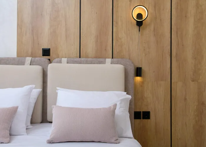 Litus Aureum * خْريسيا أموذيا